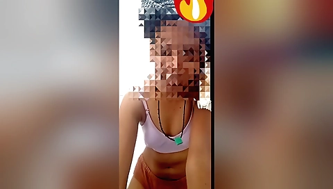 Amateur brunette phone video with a guy on phone call