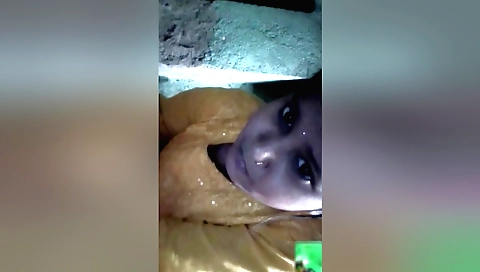 Indian girl with a big booby boobies is showing it on her hd video