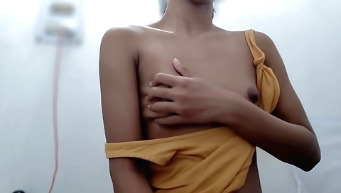 amateur solo female video showing her tits and pussy