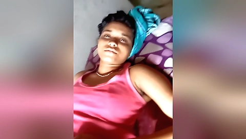 Today Exclusive -sexy Desi Girl Showing Her Boobs And Pussy