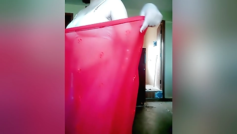 I'm playing with my big ass and huge tits in webcam