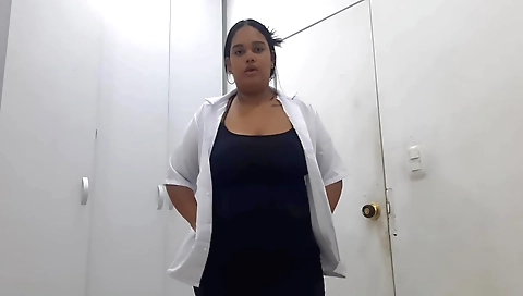 Indian brunette gets her doctor's sperm in her mouth