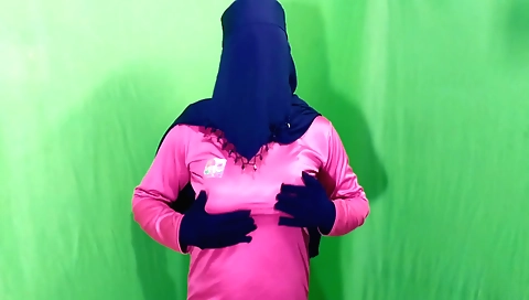 Indian babe plays with her husband before having sex with stranger