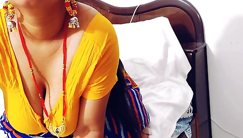 Indian slut fucks herself on the bed in amateur hd video