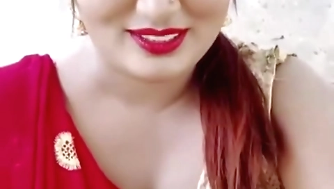 Busty brunette babe giving me an amateur video to share