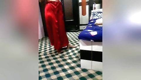 Indian girl gets a cumshot on her pussy in webcam video