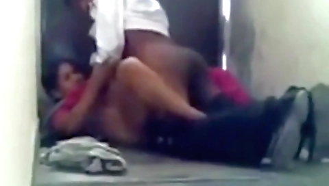 Indian amateur girl fucks her boyfriend in webcam video