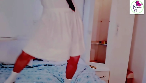 Amateur indian woman with a big ass enjoys herself