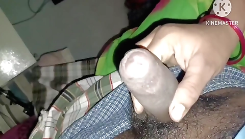 Amateur indian girl gives a nice hand job for the boyfriend