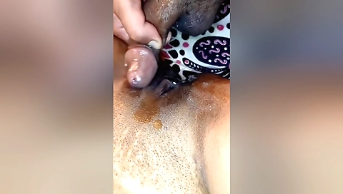 Amateur threesome with a hot babe sucking and dicking her pussy