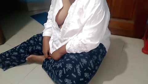 Busty indian brunette in amateur video with big booty