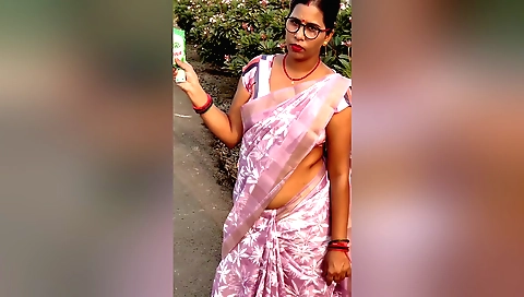 Indian college lady takes back massage from husband