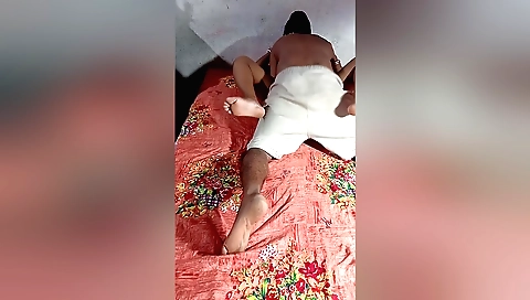 Brunette video shows her natural body in various poses