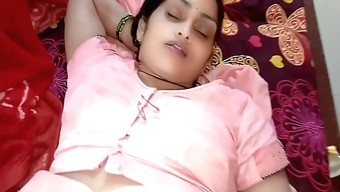 Indian hussy enjoys hard fucking in homemade pov video