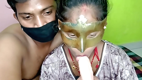 Indian teen shows her sexy body on a webcam and masturbates