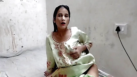 Indian teen masturbating in her bedroom in amateur video