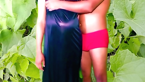 Amatur indian video of a sexy and hot aunt in lingerie