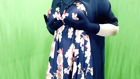 Indian lady makes her favorite thing while masturbating