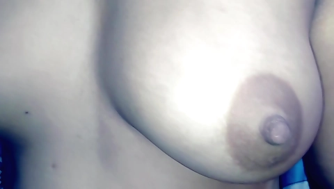 Indian girl fucks a dude in her sexy lingerie at the web camera