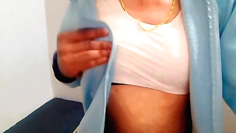 Indian college girl enjoys solo sex with her boyfriend