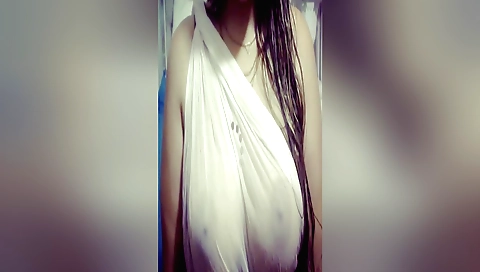 Indian teen is showing her big boobs in a solo video