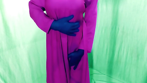 Indian girl with sexy body seduces a guy in her house