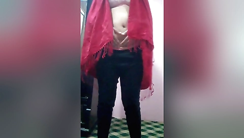 Indian girl enjoys herself in a hot solo masturbation video