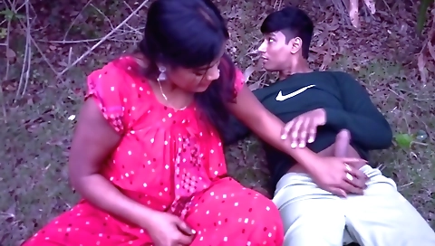 Indian girl gets a handjob in the wild natural field