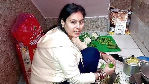 Brunette milf in amateur porn clips with a big ass