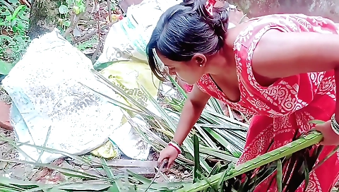 Sexy amateur brunette girl with a beautiful body enjoys nakedness