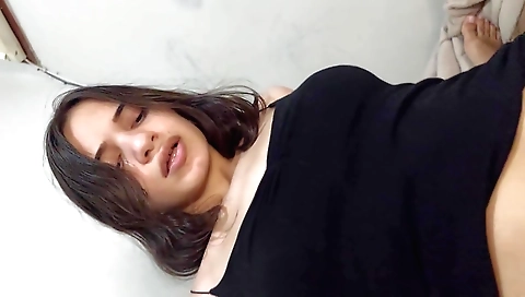 Amateur girl with small titties fucked in the pussy