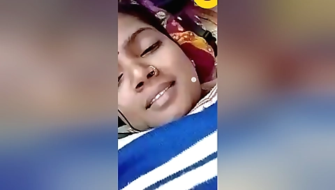 Desi bhabhi loves to be alone in bed and in this video