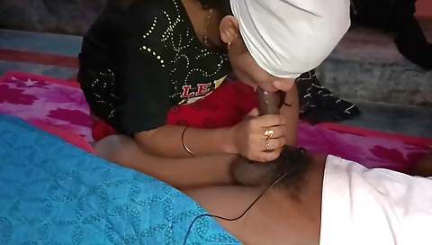 Indian 18+ maid fucks and masturbates on web camera