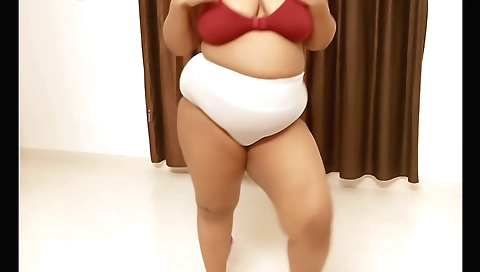 Solo girl has a huge ass and a big cock on her table