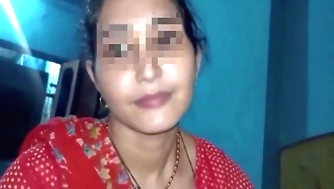 Indian girl in amateur sex video takes his cock in her mouth