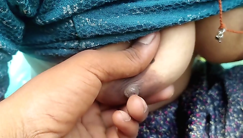 Indian amateur girl in the yard making love outdoors