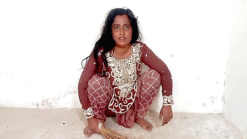 Indian busty hottie in bed gets fucked in her body