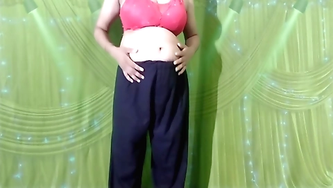 Amateur solo female video showing her giving a hot blowjob