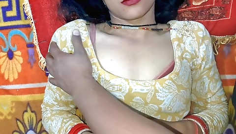 Indian girl with nice face and sexy pussy in homemade sex clip