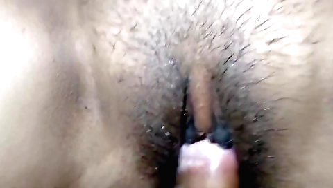 My hairy girlfriend gets on top of me in this homemade video