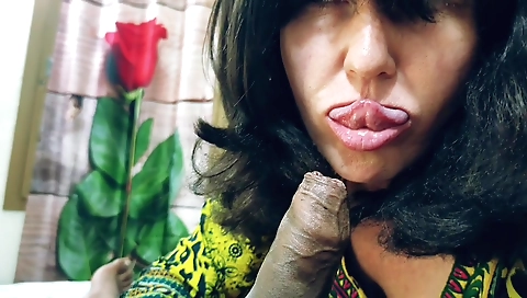 Blonde milf gets a hot blowjob and handjob in a car