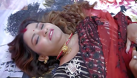 Big ass brunette 18+ milf babe with a sexy ass and a nice pussy