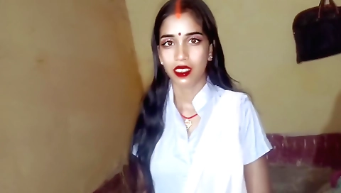 Slutty brunette naked gets nailed by an awesome guy