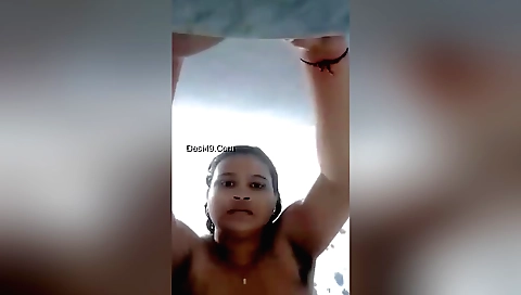 Indian desi girl shows her hairy pussy and hairy pussy