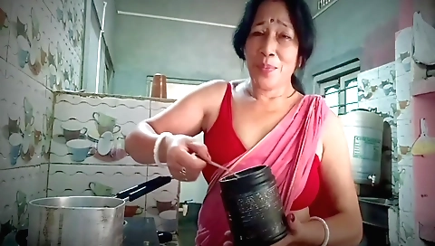 Bhabhi kali jai fucks in the shower and gets her pussy filled