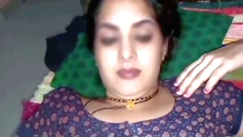 Indian sex show with a brunette who sucks and cums on her husband