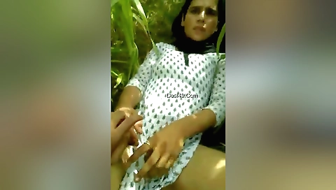 Brunette beach lover was going to go on vacation today