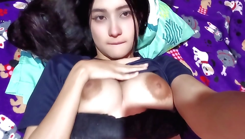 Indian girl masturbates with her dildo in her amateur video
