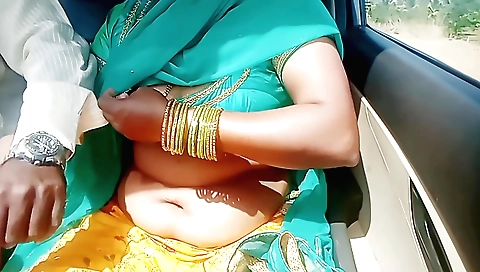 Indian brunette gets a sex with her husband in the car