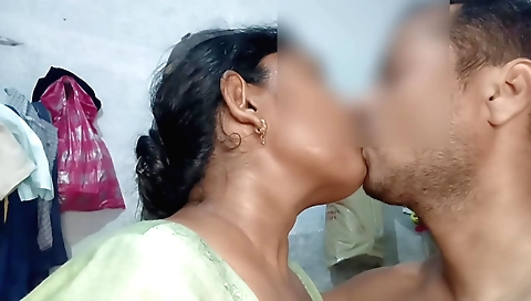 Stepsister fucks her virgin stepsister and does not miss anything